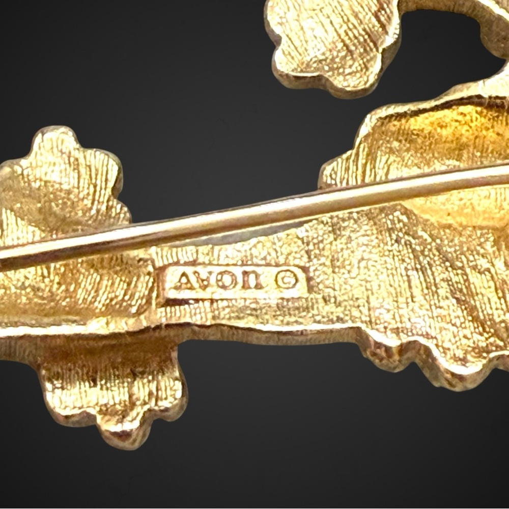 Signed Avon Vintage Gold-Tone Poodle Dog Brooch Figural 1970s Pin - Picture 4 of 7